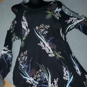 URbAN OUTFITTERS Cold Shoulder Top